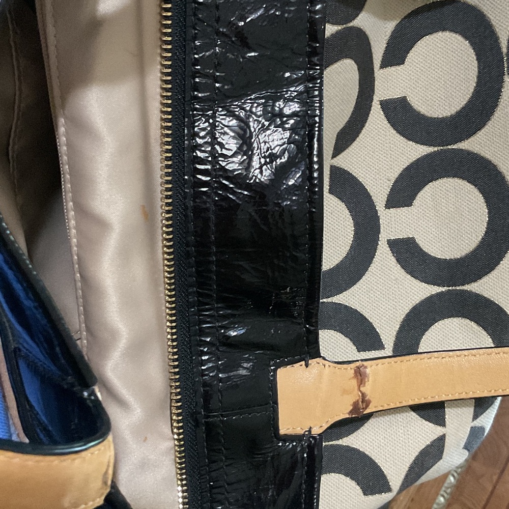 Coach Stylish Black and Cream Tote Bag - Picture 6 of 11